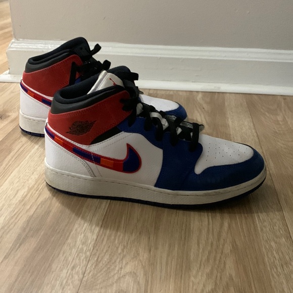 Jordan 1s ‘Multicolored Swoosh’ Mid SE - Picture 1 of 5